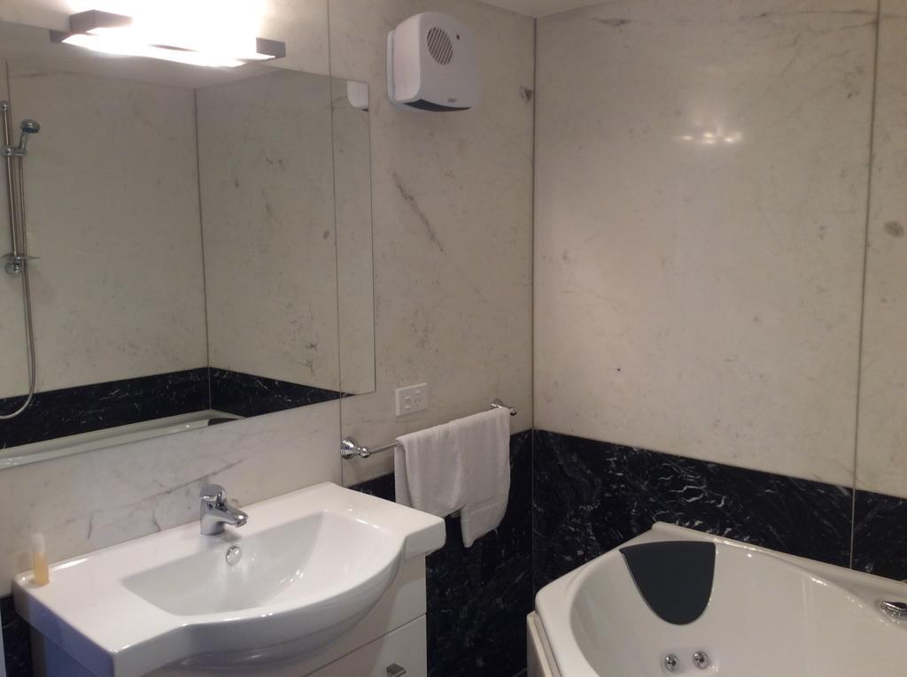 Golfcourse Road Chalets And Lodge Wanaka Ruang foto