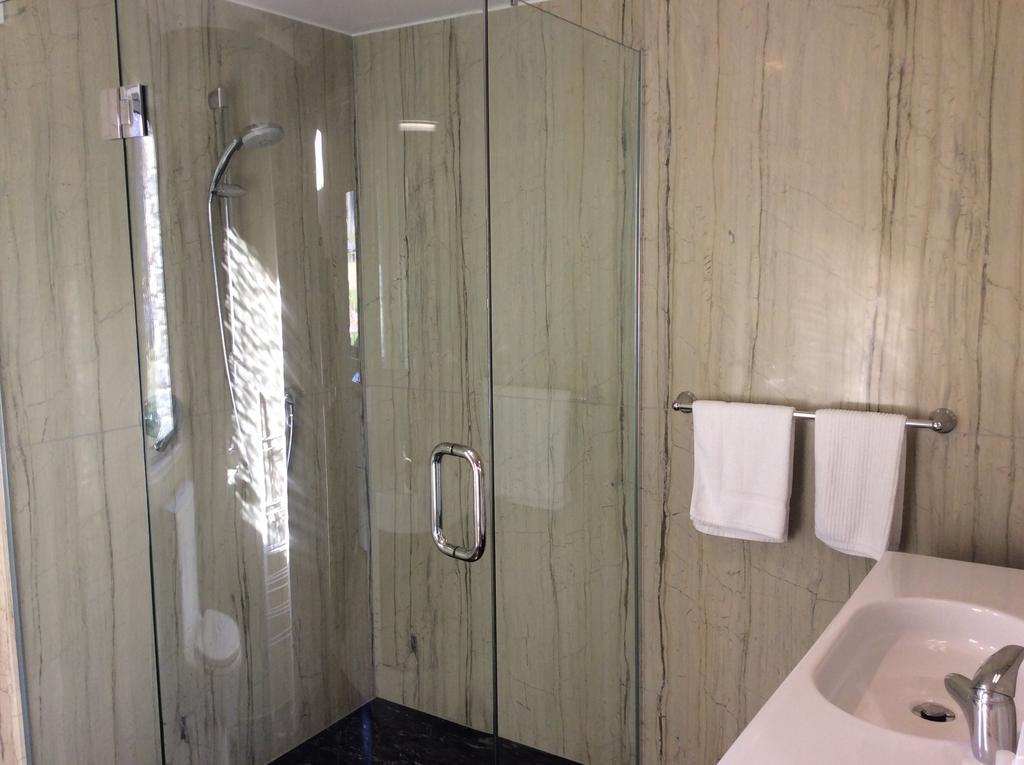 Golfcourse Road Chalets And Lodge Wanaka Ruang foto