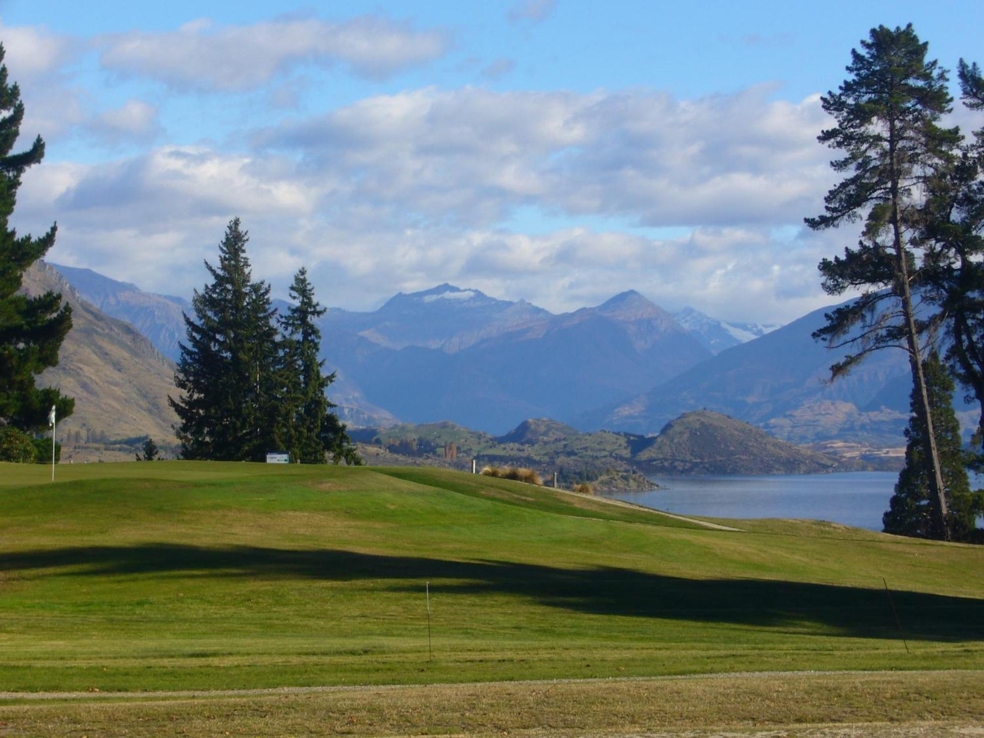 Golfcourse Road Chalets And Lodge Wanaka Bagian luar foto