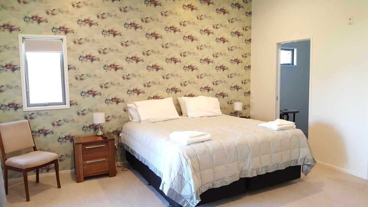 Golfcourse Road Chalets And Lodge Wanaka Bagian luar foto